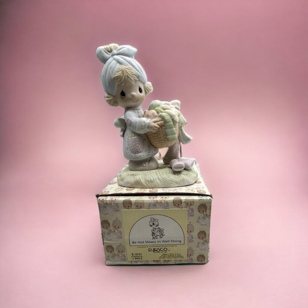 Precious Moments Be Not Weary In Well Doing Girl Basket‎ Clothes E-3111 Gift